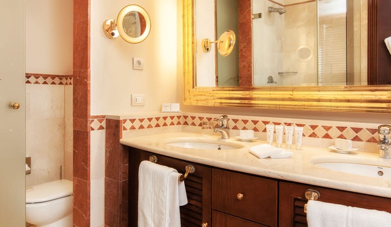 Mediterranean Room Bathroom